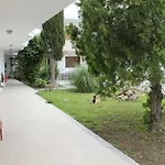 Mike's House Отель Фалираки