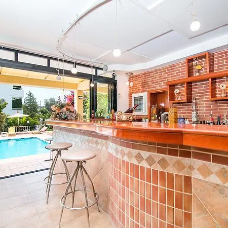 ホテル Mike's House ファリラキ