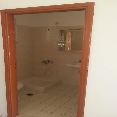 Mike's House فندق فاليراكي
