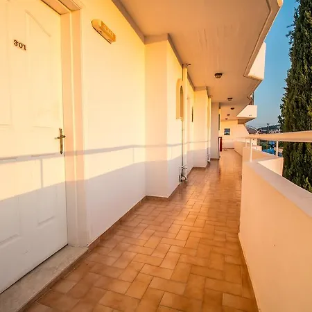 Ξενοδοχείο Mike's House Φαληράκι