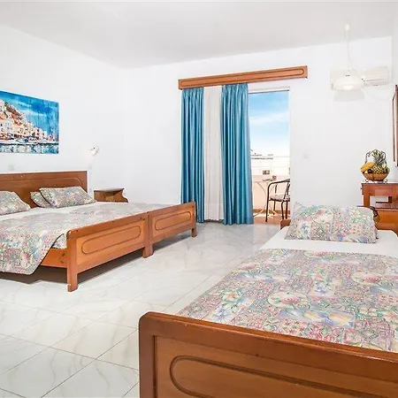 Mike's House 2* Φαληράκι