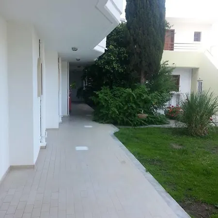 Ξενοδοχείο Mike's House 2*